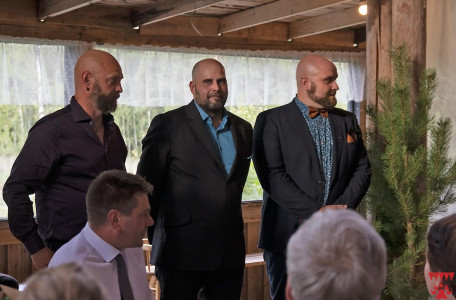 Veljekset kuin ilvekset - riistanhoidon pronssinen ansiomerkki: Matti Rantanen, Juho Viitaniemi ja Ilkka Väisänen.